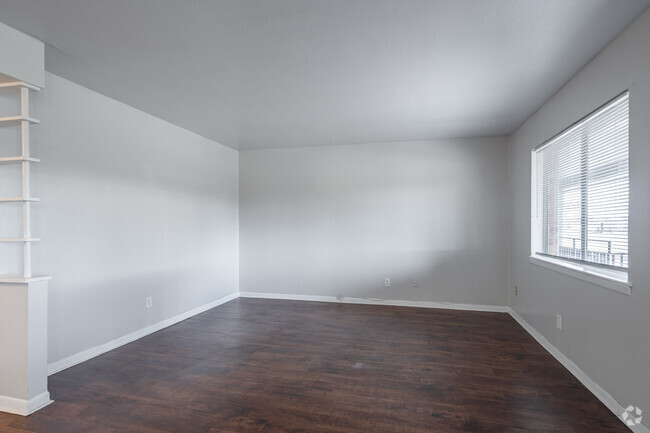 2BR, 1BA - 853SF - French Quarter Apartments