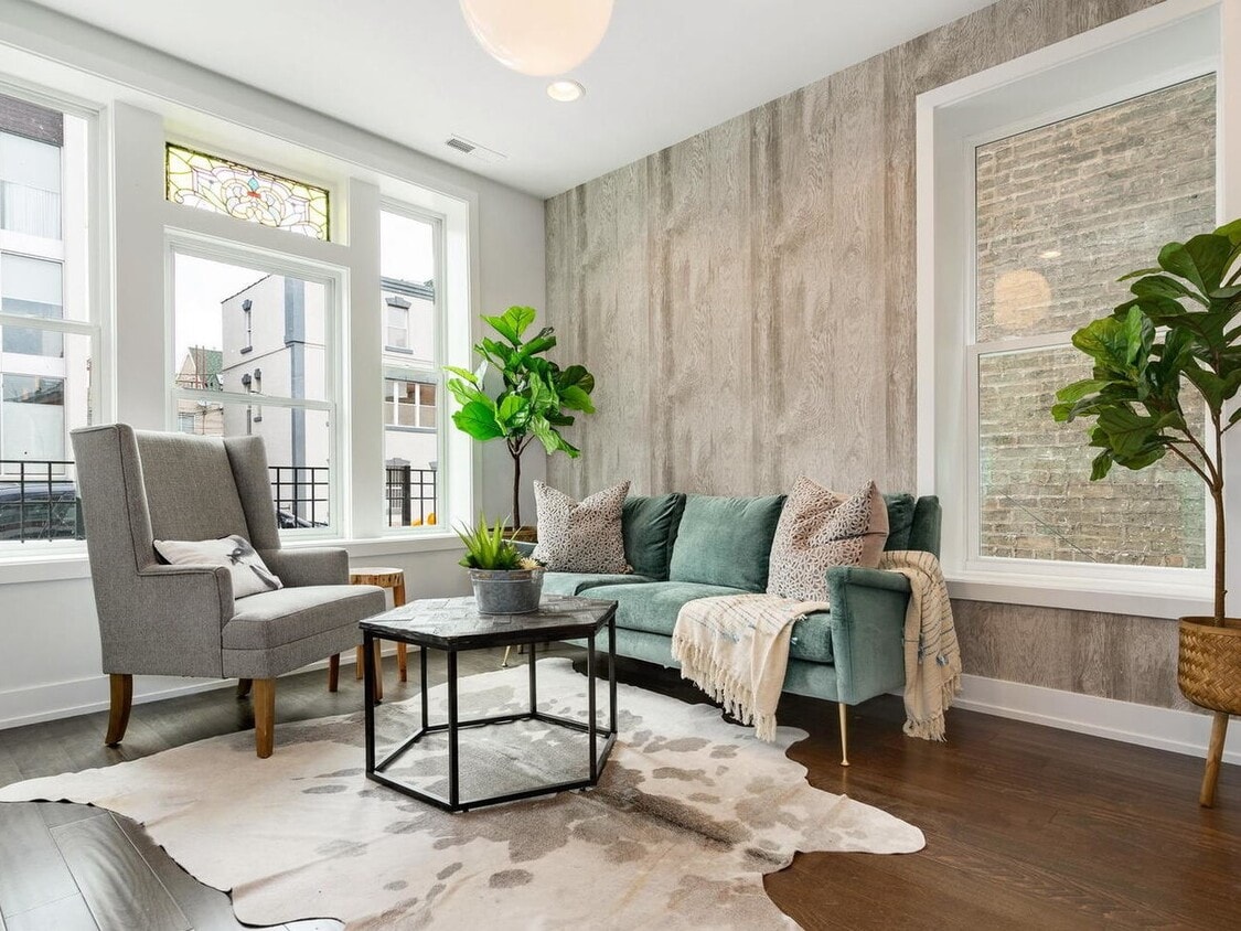 Photo - 1815 W Augusta Blvd (Chicago, IL)