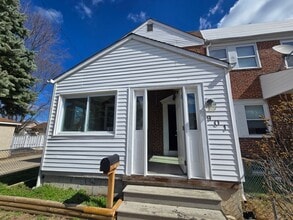 Building Photo - 901 Elton Ave