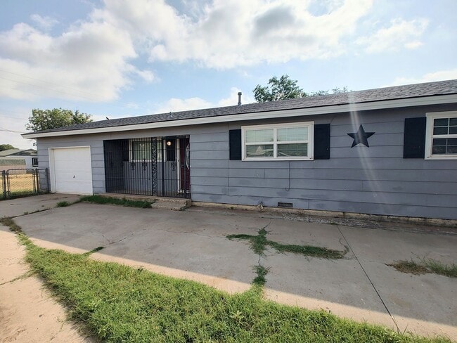 Building Photo - Charming 3 Bed 1 Bath Home Near UMC