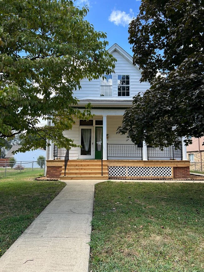 Building Photo - 613 W Clay St