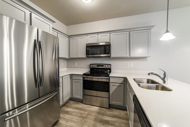 Building Photo - 654 N Emery Ln