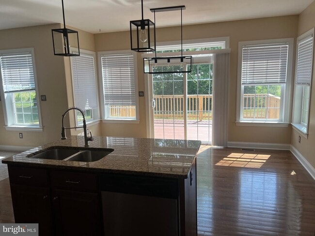 Building Photo - 117 Bellows Dr