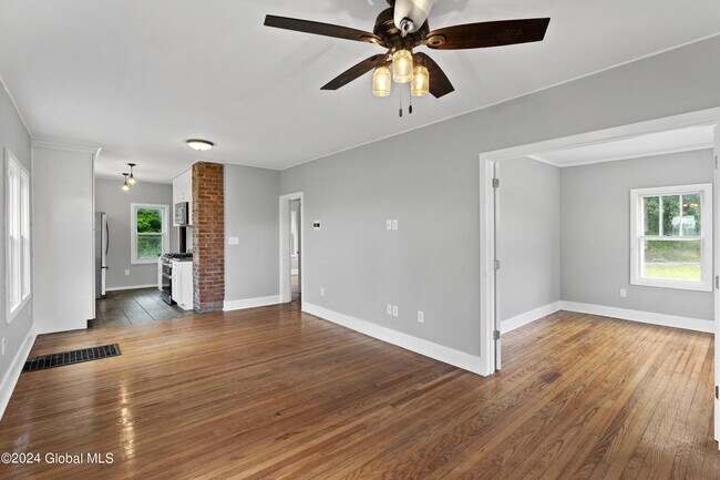 Building Photo - 339 Maple Rd