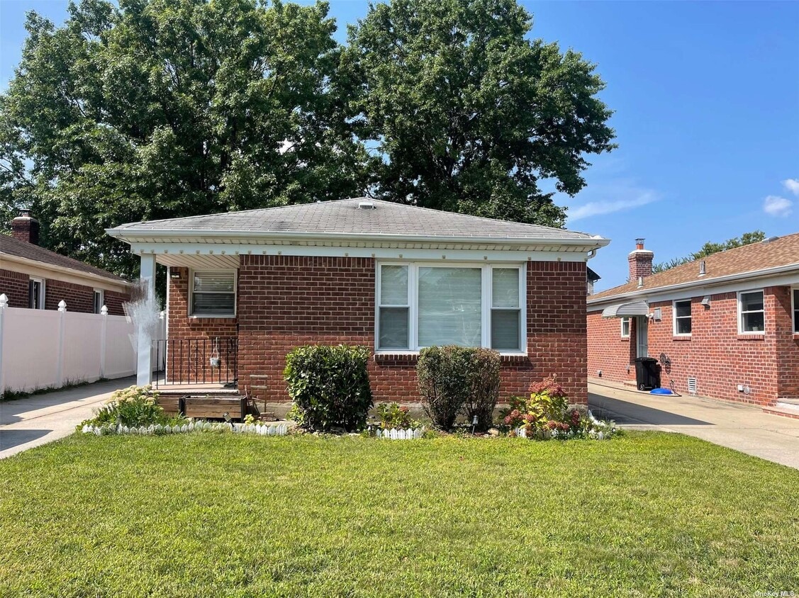 Primary Photo - 56-36 219th St