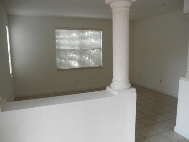Foto del edificio - 2147 Shoma Dr