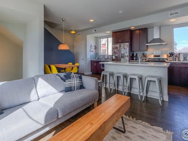 Building Photo - 2038 High St