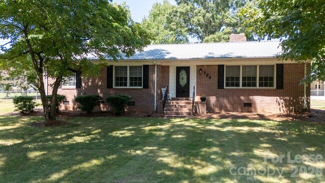Foto del edificio - 734 Culp Ferguson Rd