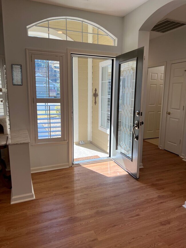 Building Photo - Two Bedroom, Two Bath UNFURNISHED Home in ...