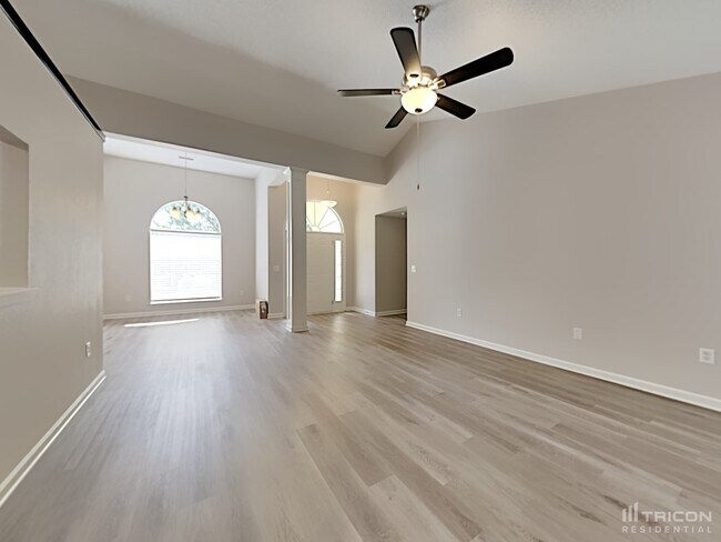 Foto del edificio - 812 Whitewater Dr