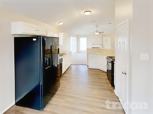 Foto del edificio - 1525 Juniper Ln