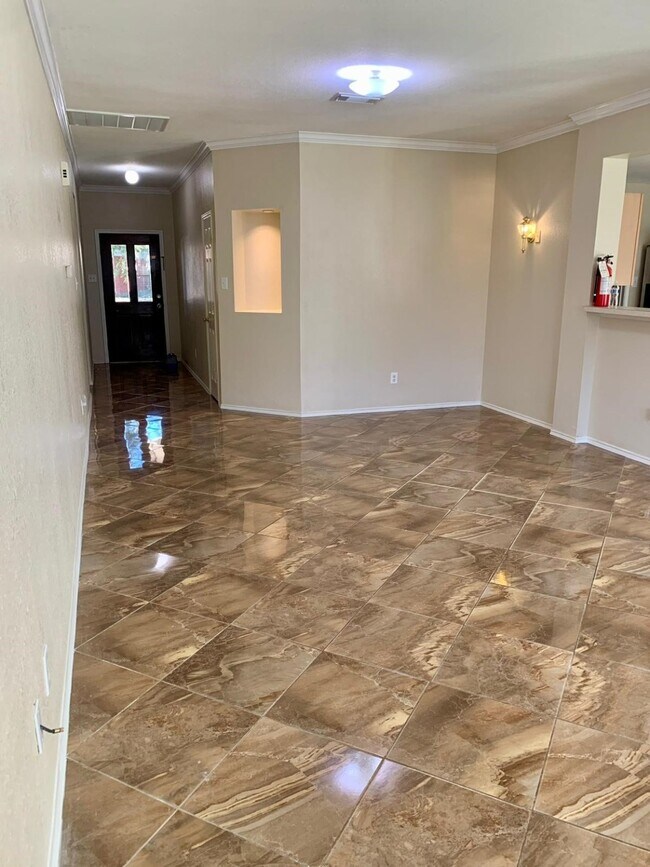 Foto del edificio - 6019 Fallmont Dr