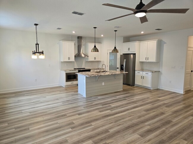 Foto del edificio - Welcome to your ideal home in DeLand!