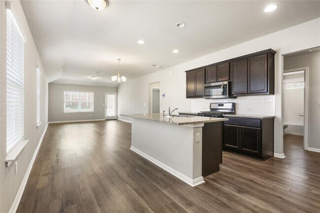 Foto del edificio - 201 Frederick Dr