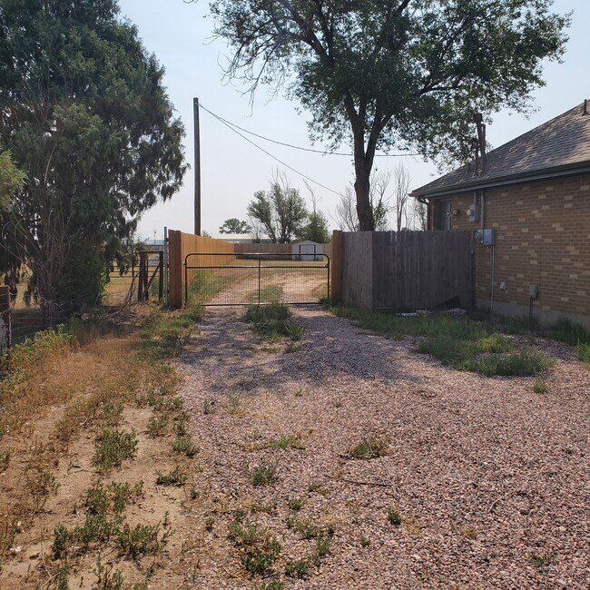 Foto del edificio - 12595 Jordan Rd