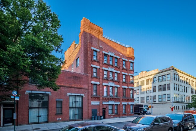 Building Photo - 306 Dean St