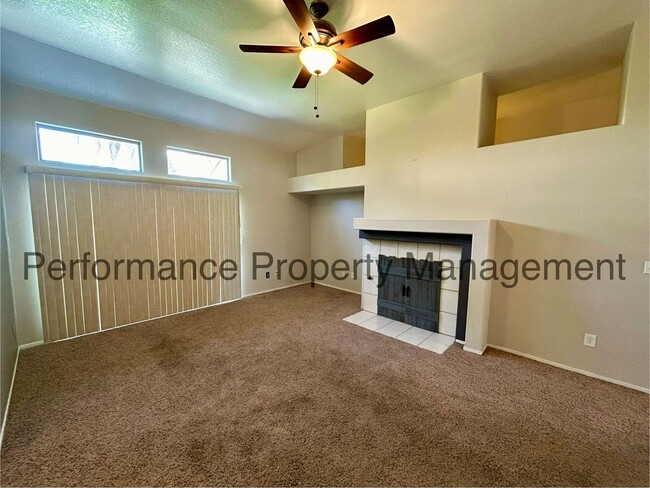 Building Photo - Charming 3 Bed/2 Bath Home in SW Bakersfie...