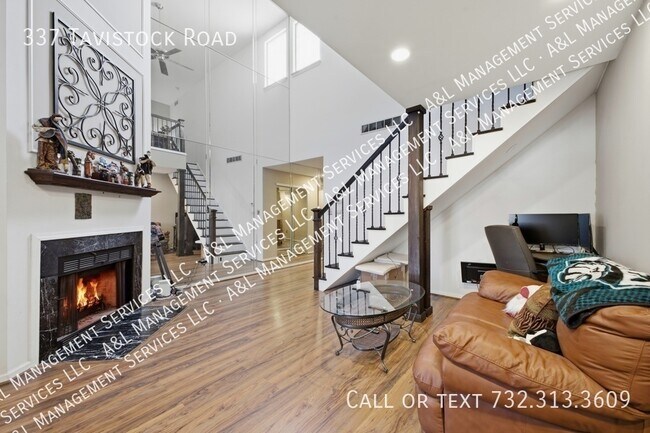 Foto del edificio - 337 Tavistock Rd