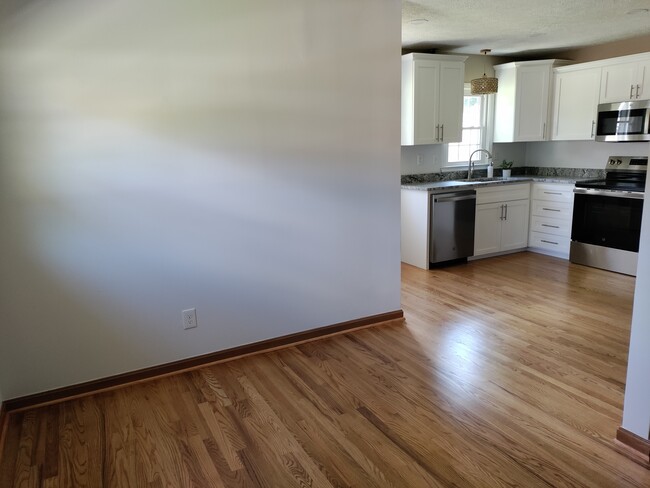 Building Photo - 7914 Greenway Dr