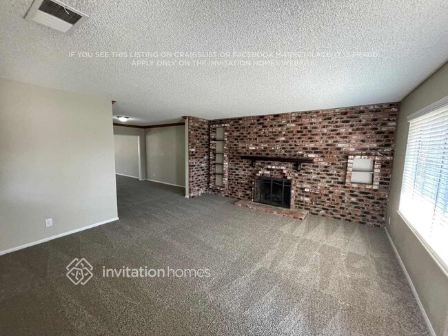 Building Photo - 11060 Davis St