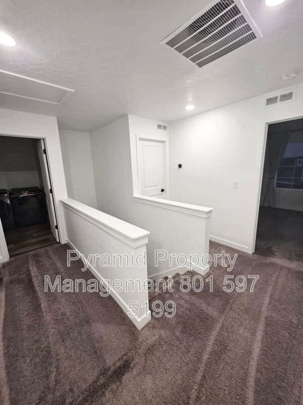 Building Photo - 103 E Brushy Canyon St