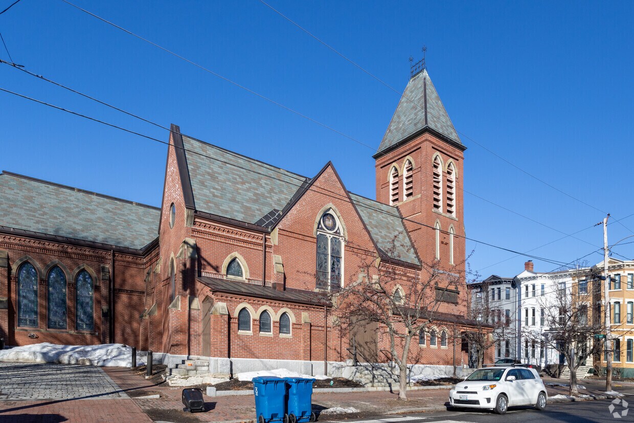 Primary Photo - 32 Thomas St