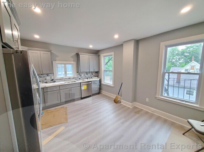 Building Photo - 146 Highland Ave