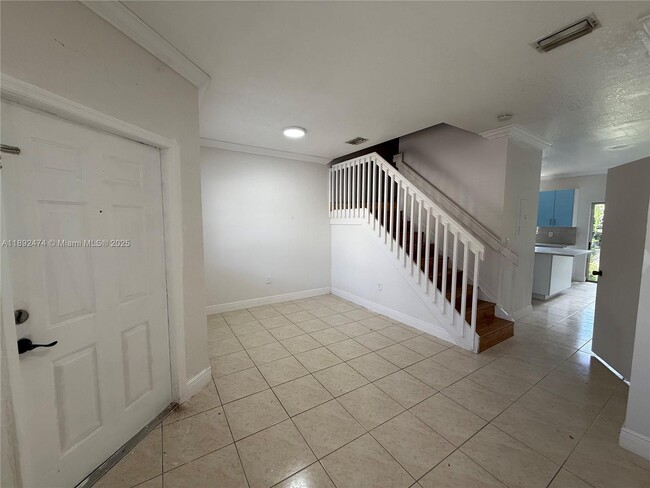 Building Photo - 1512 SE 31st Ct