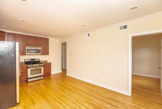 Building Photo - 2854 W Rosemont Ave