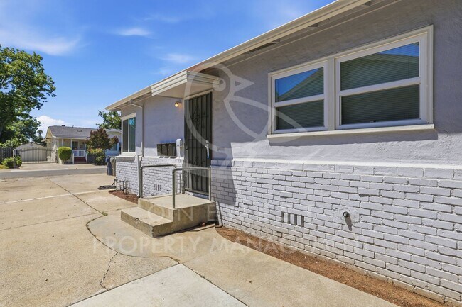 Building Photo - 4617 13th Ave