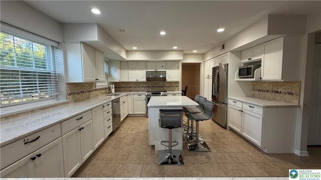 Foto del edificio - 639 Heather Ln