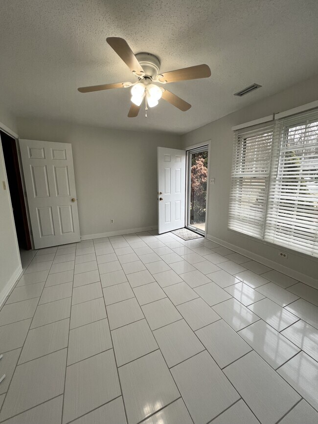 Foto del edificio - 4515 Strangford Ave