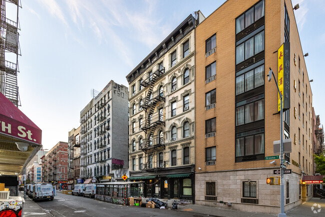 Building Photo - 303 Broome St