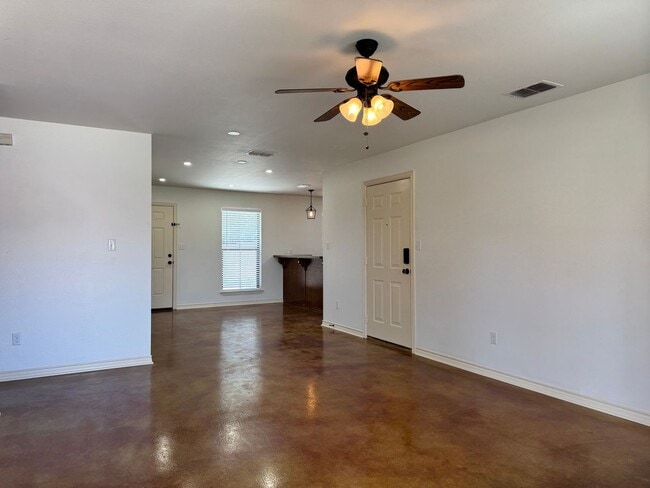 Building Photo - 13343-13343 Country Meadow Ln