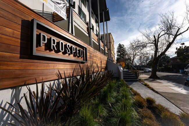 Foto del edificio - 2425 Prospect St