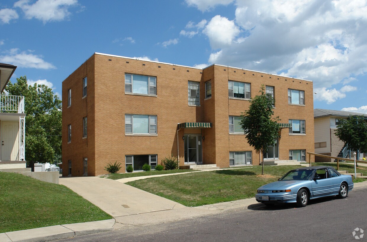 Foto principal - 2908-2910 N Rockwood Dr