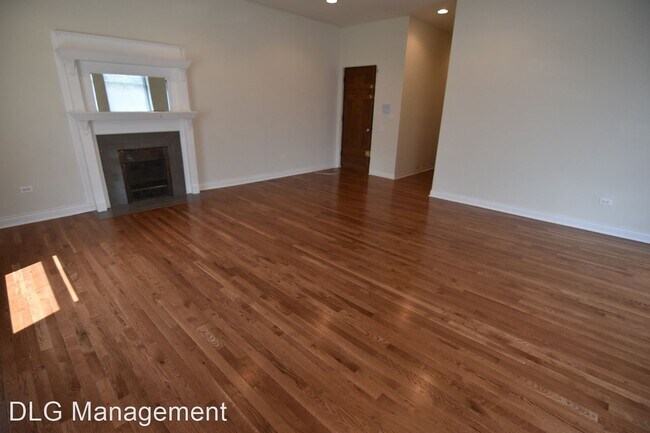 Foto del edificio - 800-802 W Belmont Ave