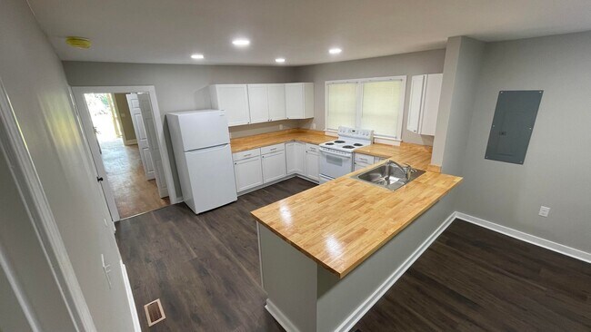 Foto del edificio - Newly Renovated 3br/2ba Home in Taylors, SC