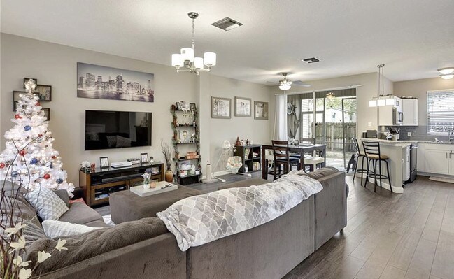 Building Photo - 13707 Forest Lake Dr