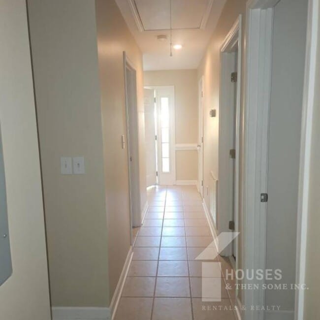 Building Photo - 108 Forrest Dr