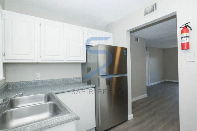 Building Photo - 2055 Alison Ct SW