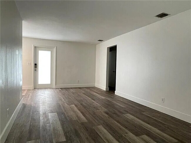 Large Living Area - 811 NE 16th St