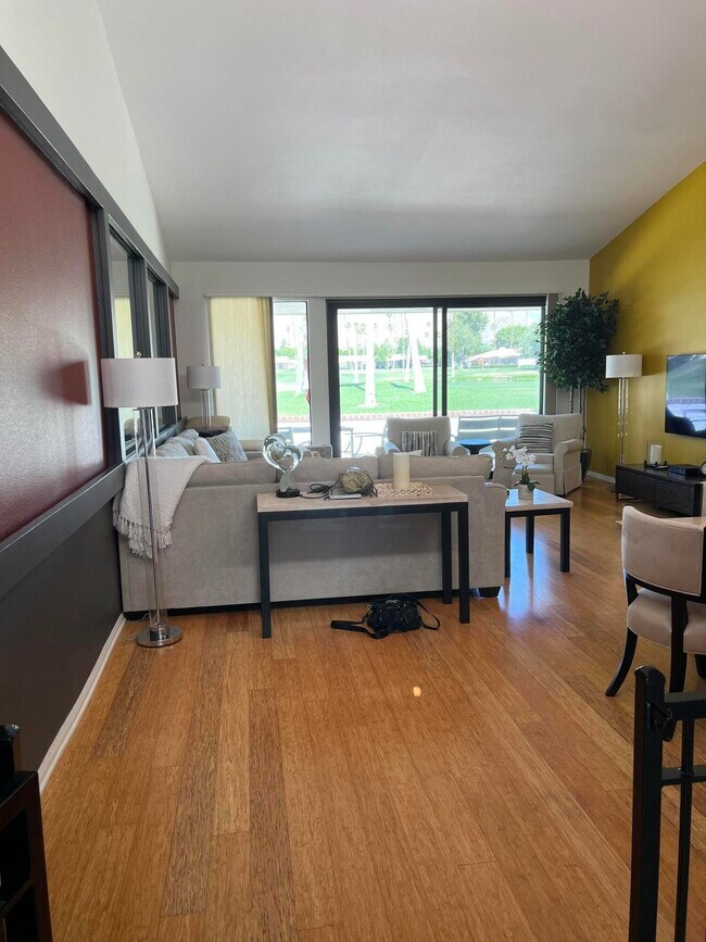 Foto del edificio - 47 Marbella Dr