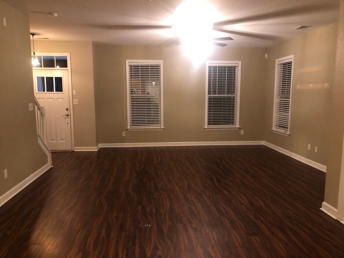 518 Hermit Thrush Way, Chesapeake, VA 23323 Townhome Rentals in Chesapeake VA