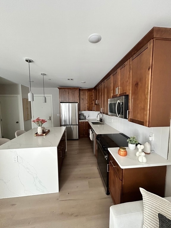 Foto del edificio - 400 W Broadway