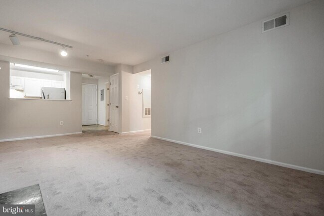 Foto del edificio - 13800 Farnsworth Ln