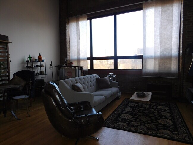 Foto del edificio - 413 N Carpenter St
