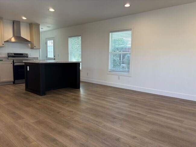 Foto del edificio - 2060 N Center St