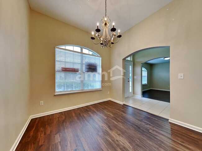 Foto del edificio - 705 Waterlily Way