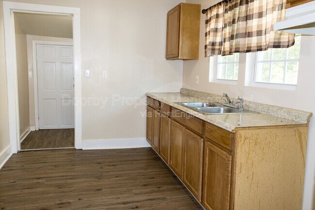 Foto del edificio - 1503 E 18th St